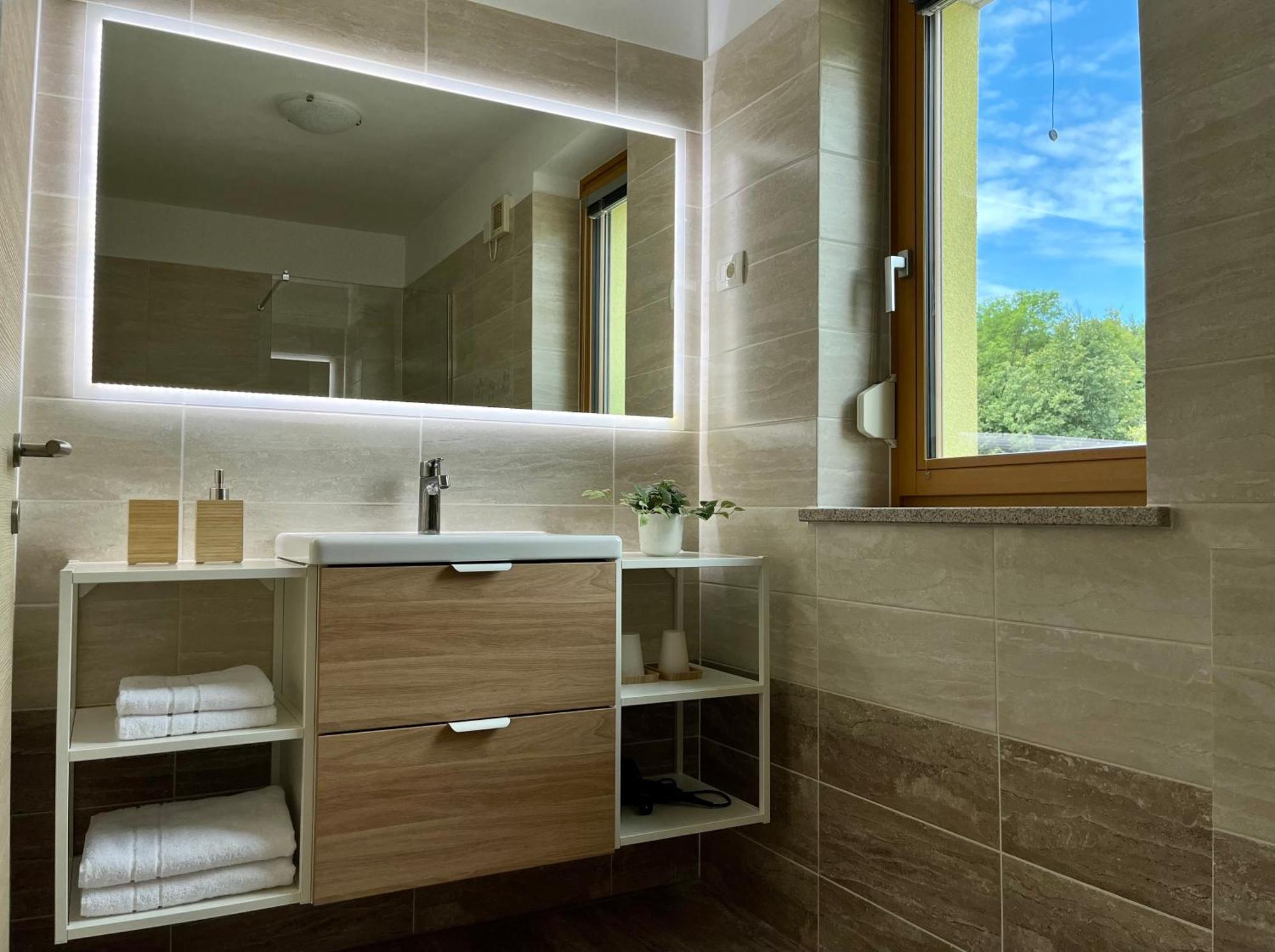 Cozy & Chic - Apartment With A Private Patio Kobarid Εξωτερικό φωτογραφία